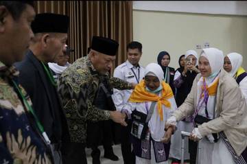 Cerita Perjalanan Nenek Nursadek ke Baitullah