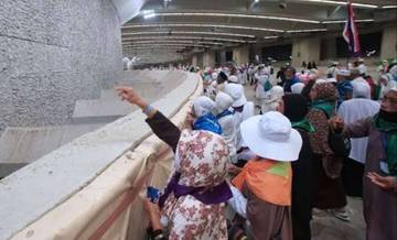 Kloter 13 Jemaah Haji Malut Lakukan Kegiatan Melontar