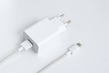 Pentingnya Menggunakan Charger Original Pada Perangkat Elektronik