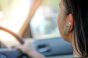 Bahaya Penggunaan Earphone Saat Berkendara