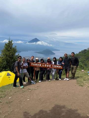 Menjelajah Indahnya Taman Love Moya di Ternate