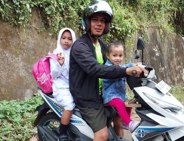 Gerakan Ayah Antar Anak Sekolah Pererat Hubungan Keluarga