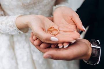 Menikah: Menciptakan Bahagia atau Mencari Bahagia?