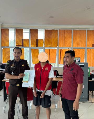 Satresnarkoba Polres Halbar Serahkan Tersangka ke Kejari Halbar