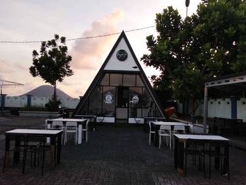 Kafe Pojok EA Hadirkan Area Estetik di Pelabuhan 