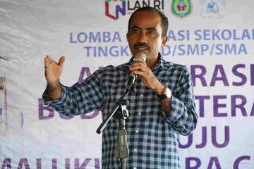 Guru di tengah Riuh Gelombang Digital