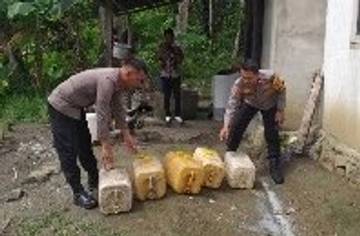 Polsek Bacan Timur Lakukan Pemusnahan Miras