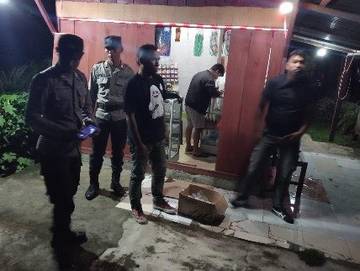 Polres Halbar Amankan 20 Kantong Miras Cap Tikus