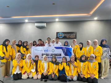 PGSD FKIP Kuliah  Lapangan di RRI Ternate