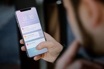 Mengenal Perbedaan Layar Biasa dan OLED
