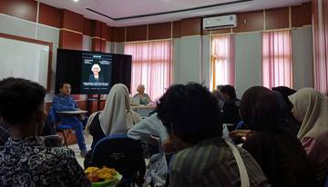 Prof. Liontine, Beri Kuliah Umum di Ilmu Sejarah-Unkhair 