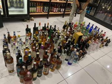 Ops Pekat, Ratusan Botol Miras di Halut Diamankan