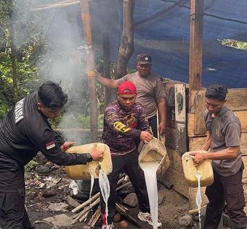 Polsek Pulau Bacan Bongkar Lokasi Produksi Miras Tradisonal