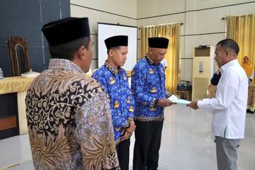 Kakanwil Kemenag Malut Serahkan SK PPPK ASN Tikep