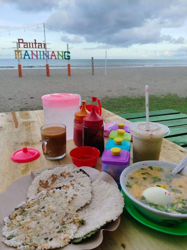 Menikmati Senja Pantai Maninang Dengan Sajian Kuliner Tradisional