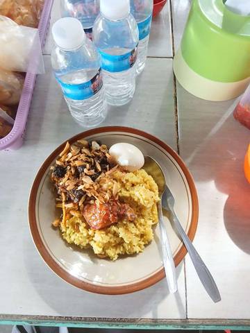 Asal Mula Sarapan Harus Nasi : Kebiasaan yang Mengakar