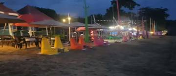 Wisata Pantai Lalos, Tawarkan Kenyamanan Pengunjung Di Kala Senja.