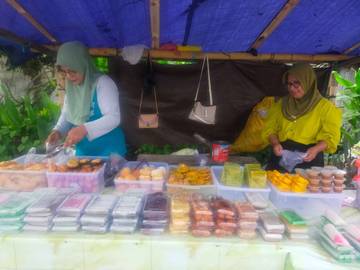 Pedagang Takjil Ibu Patialang, Favorit Warga Tolitoli di Bulan Ramadhan