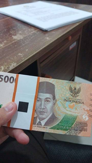 Kenapa Kebiasaan Berbagi Uang Baru Identik Saat Lebaran???