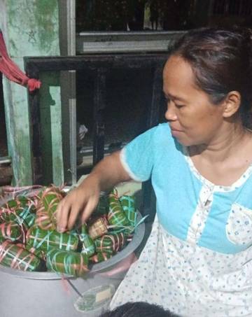 Permintaan Burasa Ibu Rika Meningkat Drastis Menjelang Lebaran