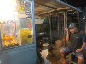 Pengusaha Muda di Tolitoli Sukses Jajakan Ayam Kentucky Pinggir Jalan