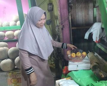 Ibu Herlina Raup Rezeki dari Parcel Buah