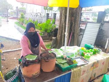 Ibu Irma Sukses Jajakan Kuliner Khas Tolitoli Setiap Sore