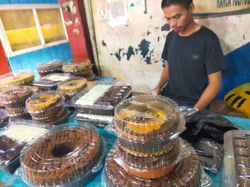 Cake Lezat Pak Jerry, Primadona Pasar Susumbolan