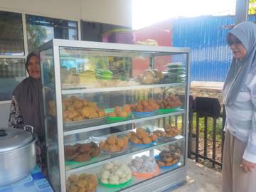 Laris Manis, Usaha Kue Seribuan Tante Nona
