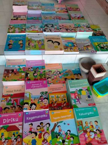Dari Hobi Jadi Bisnis, Ibu Ini Jual Buku