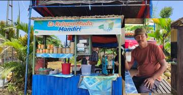 Kelapa Muda Tolitoli Laris Manis di Musim Panas