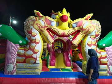 Hoya-Hoya Jadi Daya Tarik Pasar Malam diNopi