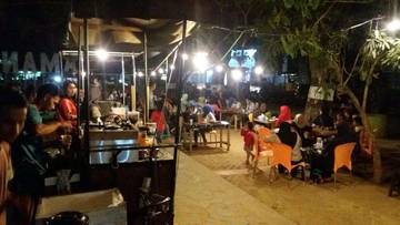 Wisata Kuliner Malam Taman Kota Tolitoli Ramai