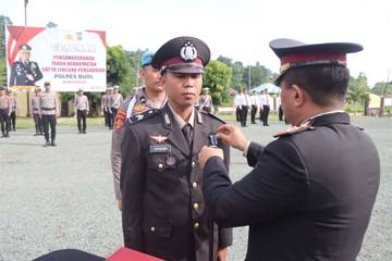 Personil Polres Buol Terima Tanda Kehormatan Satyalancana Pengabdian