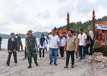 Pengapalan Perdana Silika Tolitoli Dorong Investasi Daerah