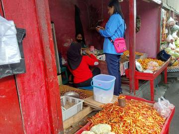 Potret Pebisnis Cili Ambon di Pasar Tual