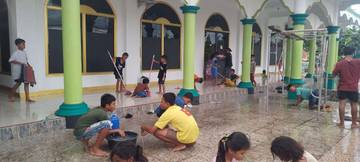 Aksi Bersih Remaja Masjid At-taqwa Watdek 