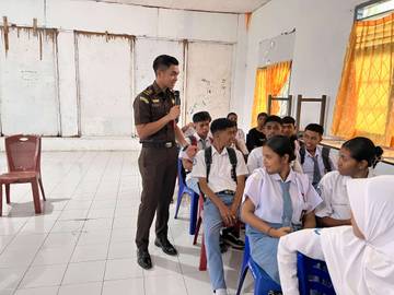Kejari Malra Sosialisasi Bahaya Bullying dan Cyberbullying di Sekolah