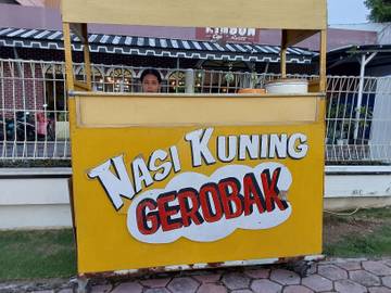 Nasi Kuning Gerobak Rasa Bintang Lima Harga Kaki Lima