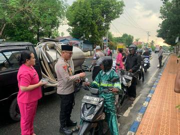 Bentuk Silahturahmi, Polres Tual dan Bhayangkari Bagi-bagi Takjil
