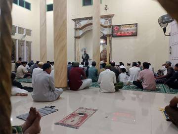 Jamaah Jabal Rahman Tunaikan Sholat Tarawih Dengan Khusyuk