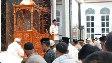 Ibadah di Malam Jumat Mudahkan Orang Tua yang Meninggal