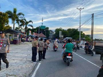 Berbagi Takjil Saka Bhayangkara Ranting Polsek Kei Kecil