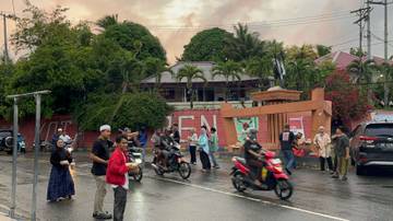 Peduli Sesama, Alumni SMA Angkatan 2020 Berbagi Takjil