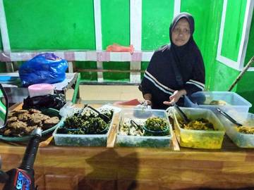 Konsistensi Pedagang Kuliner Pasar Malam Tual