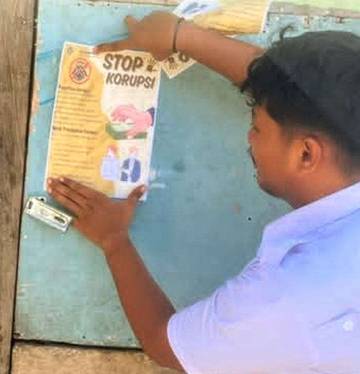 Bapas Saumlaki Sebarkan  Pamflet Edukasi Anti Korupsi 