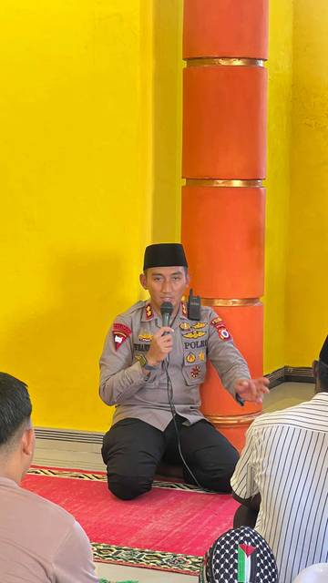 Kapolres Tual Manfaatkan Jumatan Untuk Bagikan Pesan Kamtibmas 