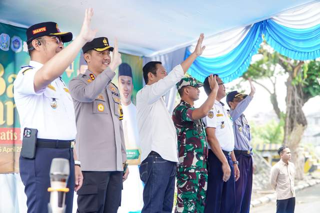 Bupati Lamongan Berangkatkan Bus Angkutan Balik Gratis