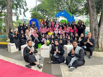 Tiara Kusuma Ngabuburit Berbagi Sembako dan Fashion Show