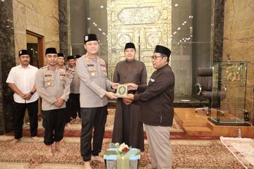 Kapolres Lamongan Gelar Tarawih Keliling di Masjid Namira